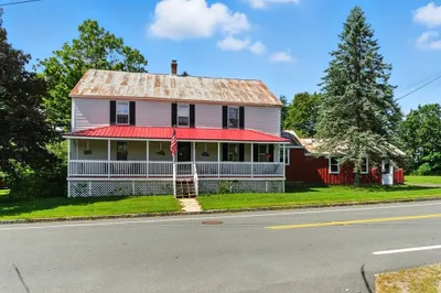 32 Williamsburg Rd 1