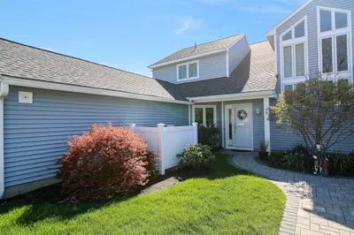 30 Fairway Dr #END 1