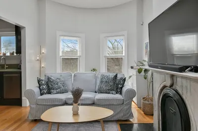 219 W Newton St #4
