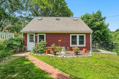 39 East St #2