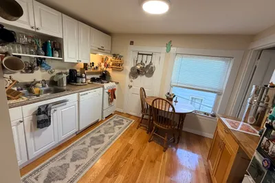 8 Roberts St #3R