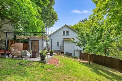 18 Hastings Ave 1
