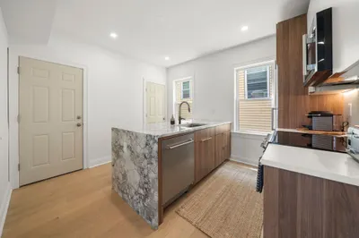 8 Fox St #2 1