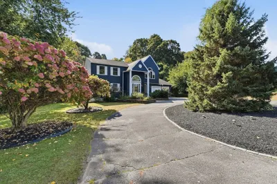 252 Elizabeth Dr 1