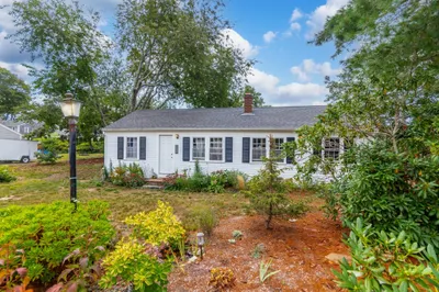 43 Evergreen St 1