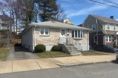 31 Stearns Rd 1
