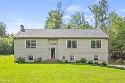 32 Scott Rd