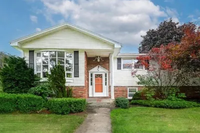 36 Roman Dr 1