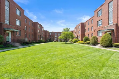 10 Ashland St #2L 1