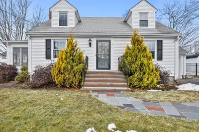 43 Roberts Dr 1