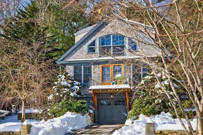 19 Whitecaps Dr 1