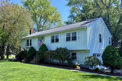 33 Tomahawk Dr