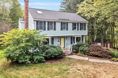 10 Robbins St 1