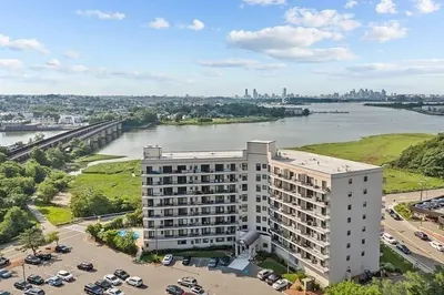 133 Commander Shea Blvd #817 1