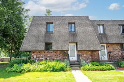 32 Beekman Dr #32