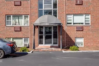 225 Baker St #4 1