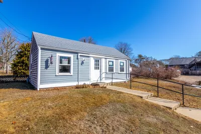 1772 Main St 1