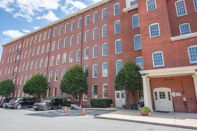 4 Bishop Street #402 1
