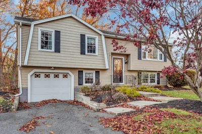 99 Lincolnshire Dr 1