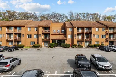 70 W Meadow Rd #22