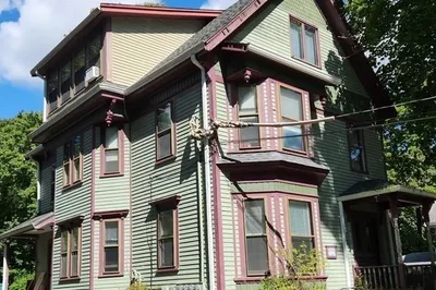 10 Holmes St #3