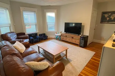 305 Highland Ave #3