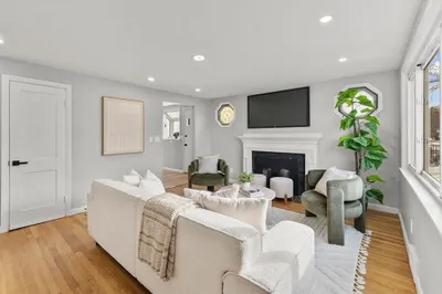 10 Van Brunt St 1