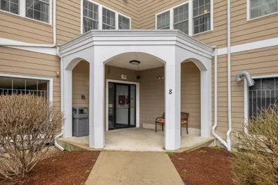 8 Walnut St #408