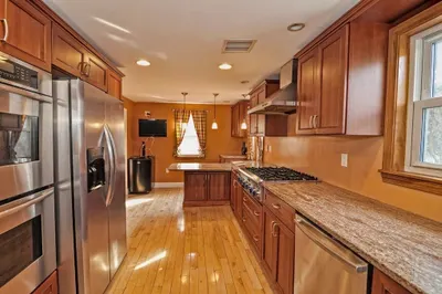 100 Saunders St 1