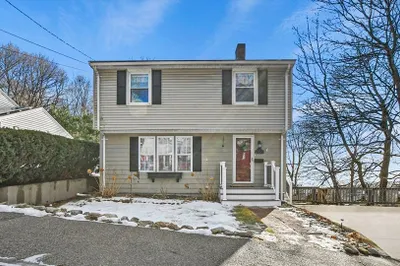 17 Range Heights Road 1