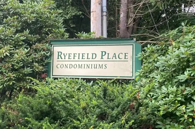 8 Longmeadow Drive #22 1