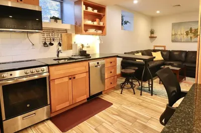 182 Babcock St #1R 1