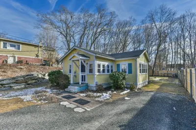 6 Beach St