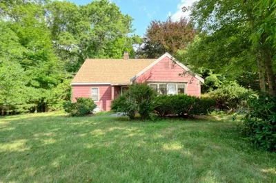 93 Mattakeesett St