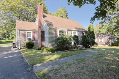 582 Pleasant St