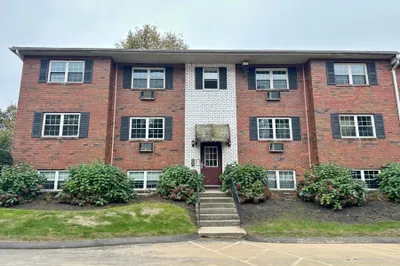 7 MaplE CrEst Cir #E 1