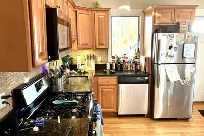 16 Reynolds Ave #2