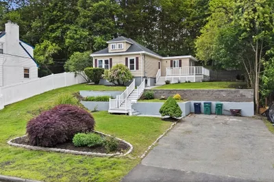 134 Edgemere Rd 1