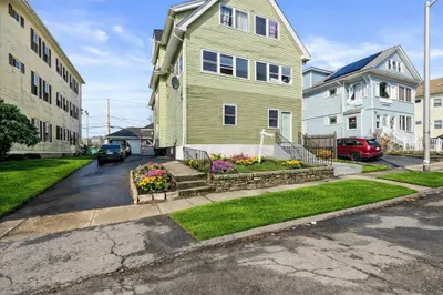 33 Woodford St