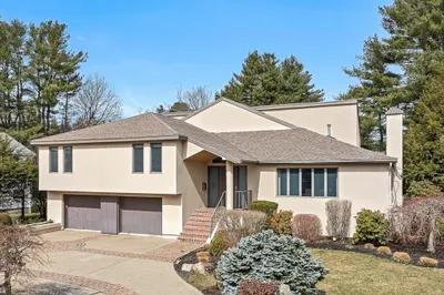 71 Farina Rd 1