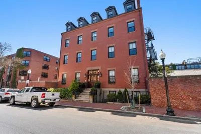 32 Rutland St #2L