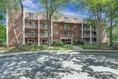 60 Greentree Lane #38 1