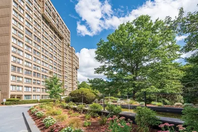 250 Hammond Pond Pkwy #808N 1