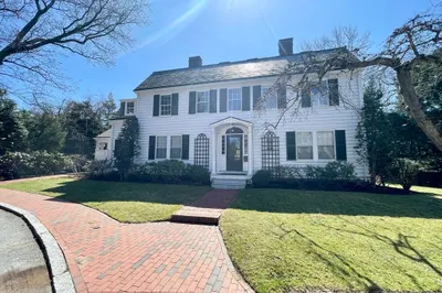 7 Lincoln Ln 1