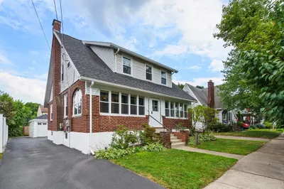 74 Falmouth Rd 1