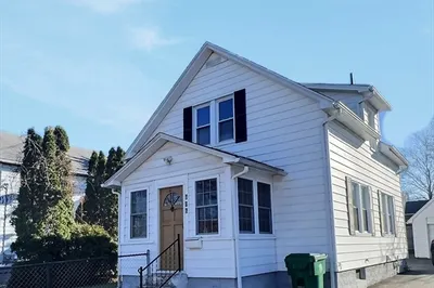 606 E Main St