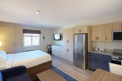 880 Donald J Lynch Blvd #204 1