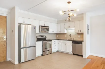 209 Riverview Ave #5 1