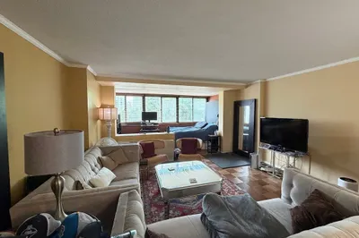 9 Hawthorne Place #4B