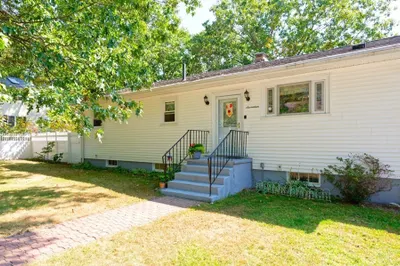 17 Algonquin Path
